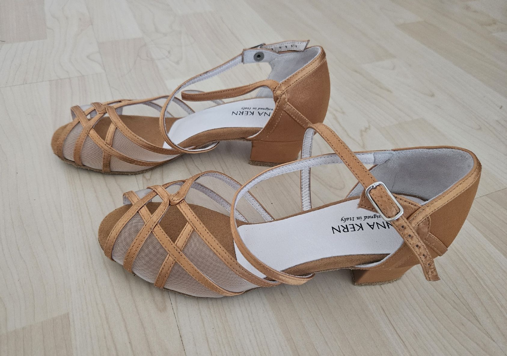 Scarpe da donna: Tanzschuhe von Anna Kern – Usato da Maur venduto da Basil03 2