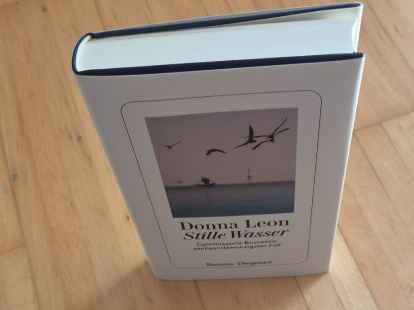 Libri: Donna Leon "Stille Wasser" Hardcover – Nuovo (secondo la descrizione) da Kollbrunn venduto da Bobibau