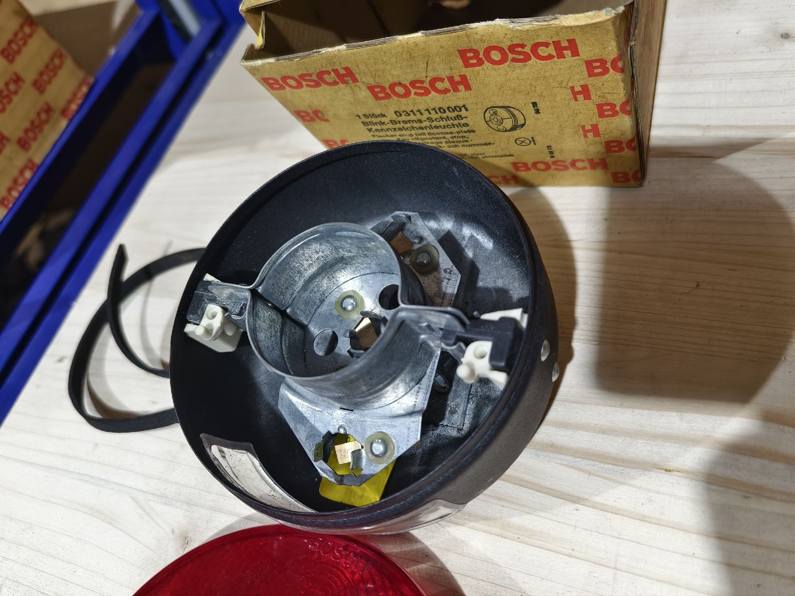 Bosch Tutti pezzi di ricambio auto: Ein Posten Alte Bosch Heckleuchten  – Nuovo (secondo la descrizione) da Ottoberg venduto da KingTony 5