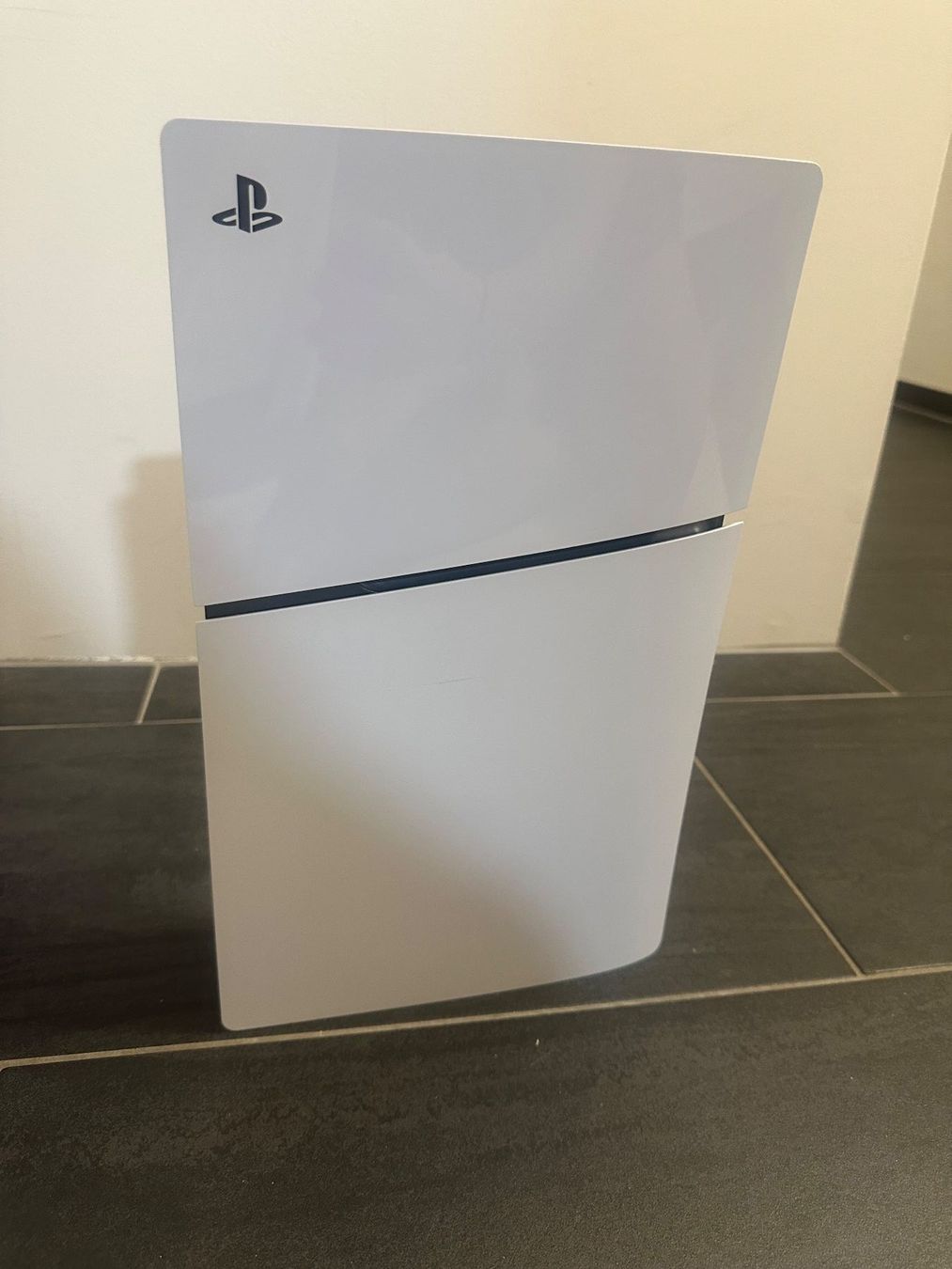 Sony Konsolen: PS5 Slim Digital Edition Konsole mit ein Controller weiss – Gebraucht aus Bern von Lule25.04