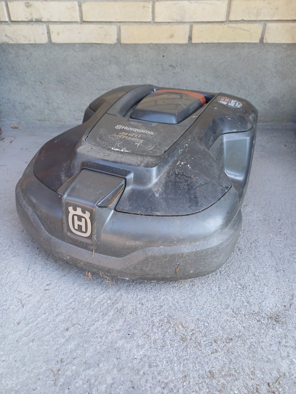 Husqvarna Tondeuses à gazon: Husqvarna Automower 310 – Défectueux à Sempach Station par Sachs77