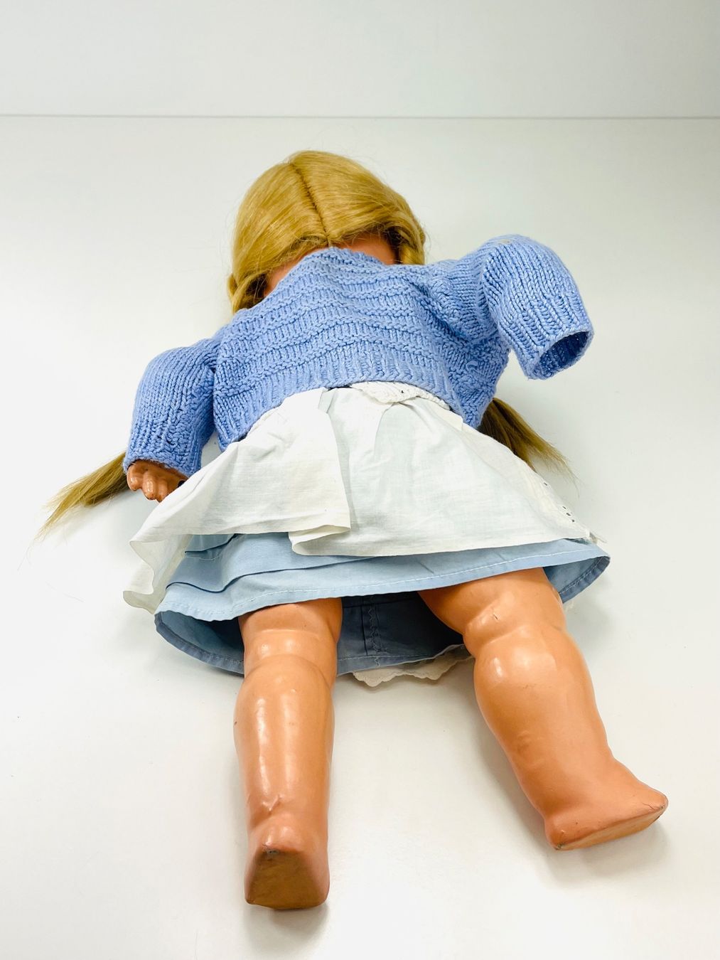 Puppen: Antike Puppe mit blonden Zöpfen – Gebraucht aus Zürich von Arche_Brockenhaus 4