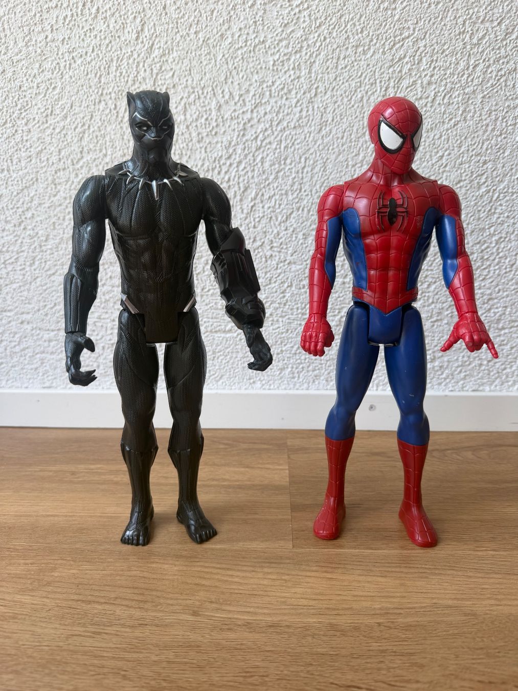 Marvel Statuette: Marvel Figuren Spiderman und Panter – Usato da Bolligen venduto da hvw