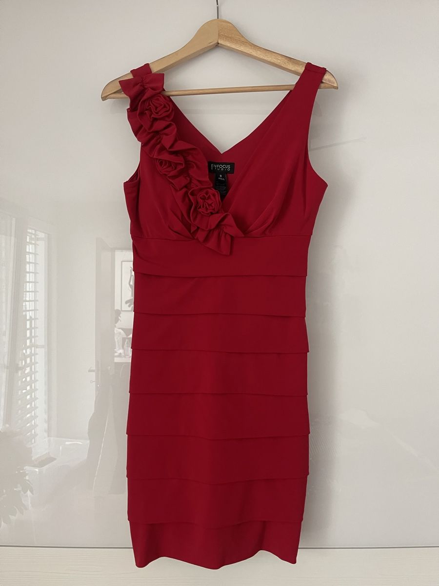 Kleider: Neues rotes Kleid in Grösse US 8 / 38 – Neu (gemäss Beschreibung) aus Zürich von michaela_2024