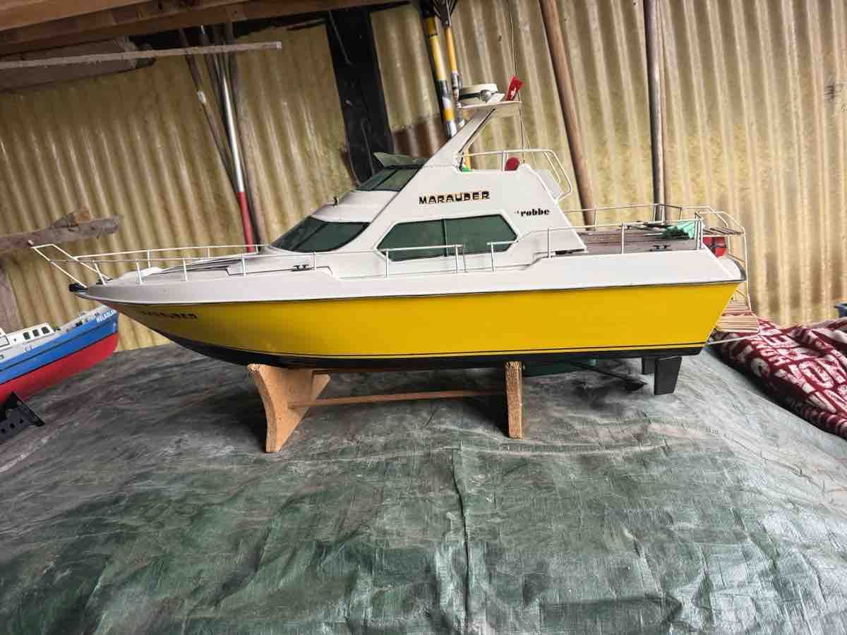 Modellismo RC: RC Modellboot Marauder ferngesteuertes Motorboot – Usato da Rothrist venduto da Larsu007 2