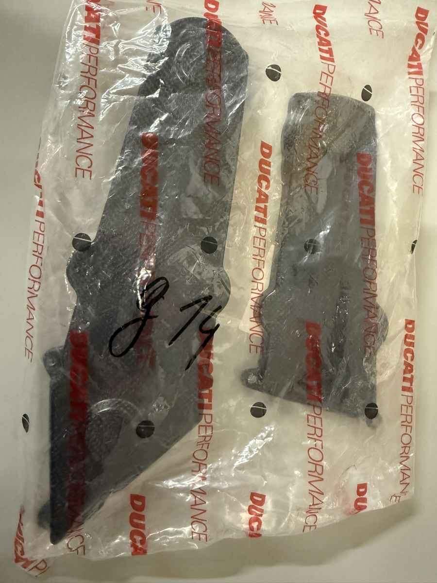 Ducati Alle Motorradersatzteile: Kit de caches courroies carbone Ducati Performance 900ss NOS – Neu und originalverpackt aus Cossonay-Ville von Jeromek 5