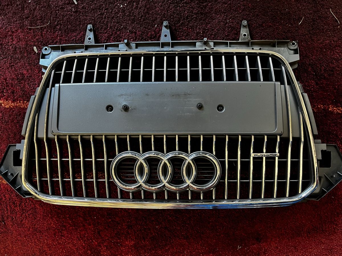 Audi Tutti pezzi di ricambio auto: Griglia Audi a4 b8,5 – Usato da Pura venduto da Rino68 1