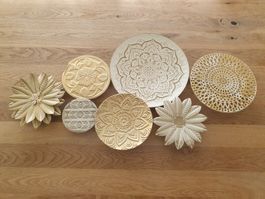 Wanddeko aus weiss- & goldfarbigem Metall ca. 90x45x5cm
