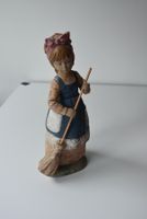 fabrikneue spanische Figur "Mädchen mit Besen"