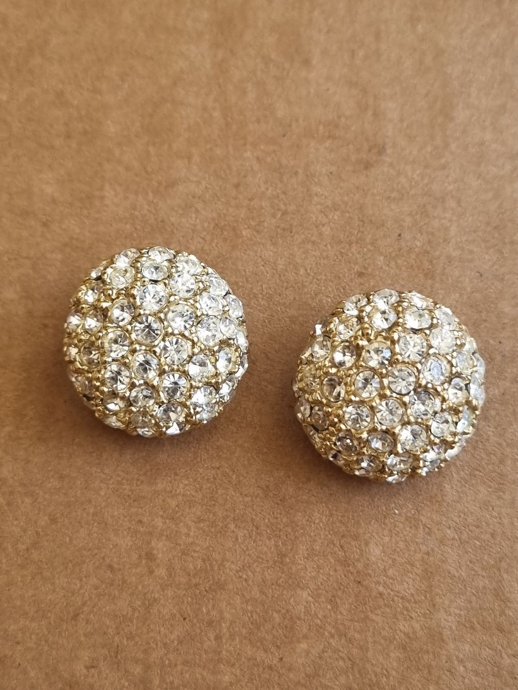 Ohrringe & -stecker: Elegante Ohrclips, goldfarben mit Strass  – Gebraucht aus Schaffhausen von Leveron13 1