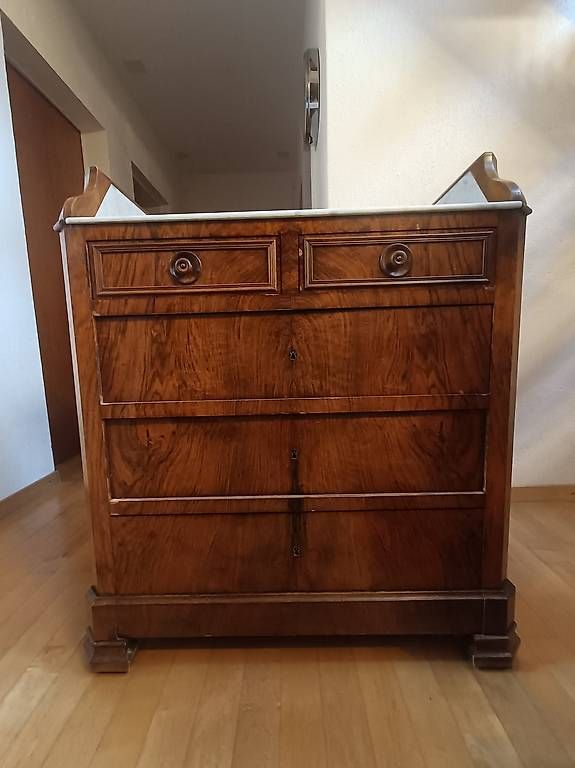 Kommoden: Commode en bois massif avec plateau en marbre  – Gebraucht aus La Chaux-de-Fonds von agaric