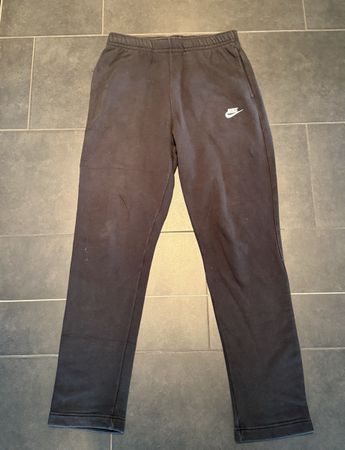 Black Nike Sweatpants, Comfy Fit for Winter Days!