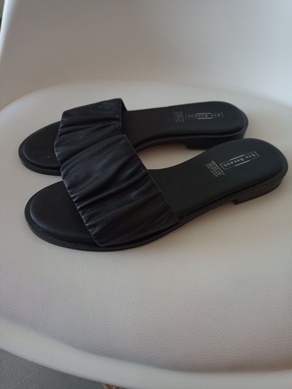 Damenschuhe: Pantoletten aus Leder gr.40 schwarz – Neu (gemäss Beschreibung) aus Winterthur von Husakeva