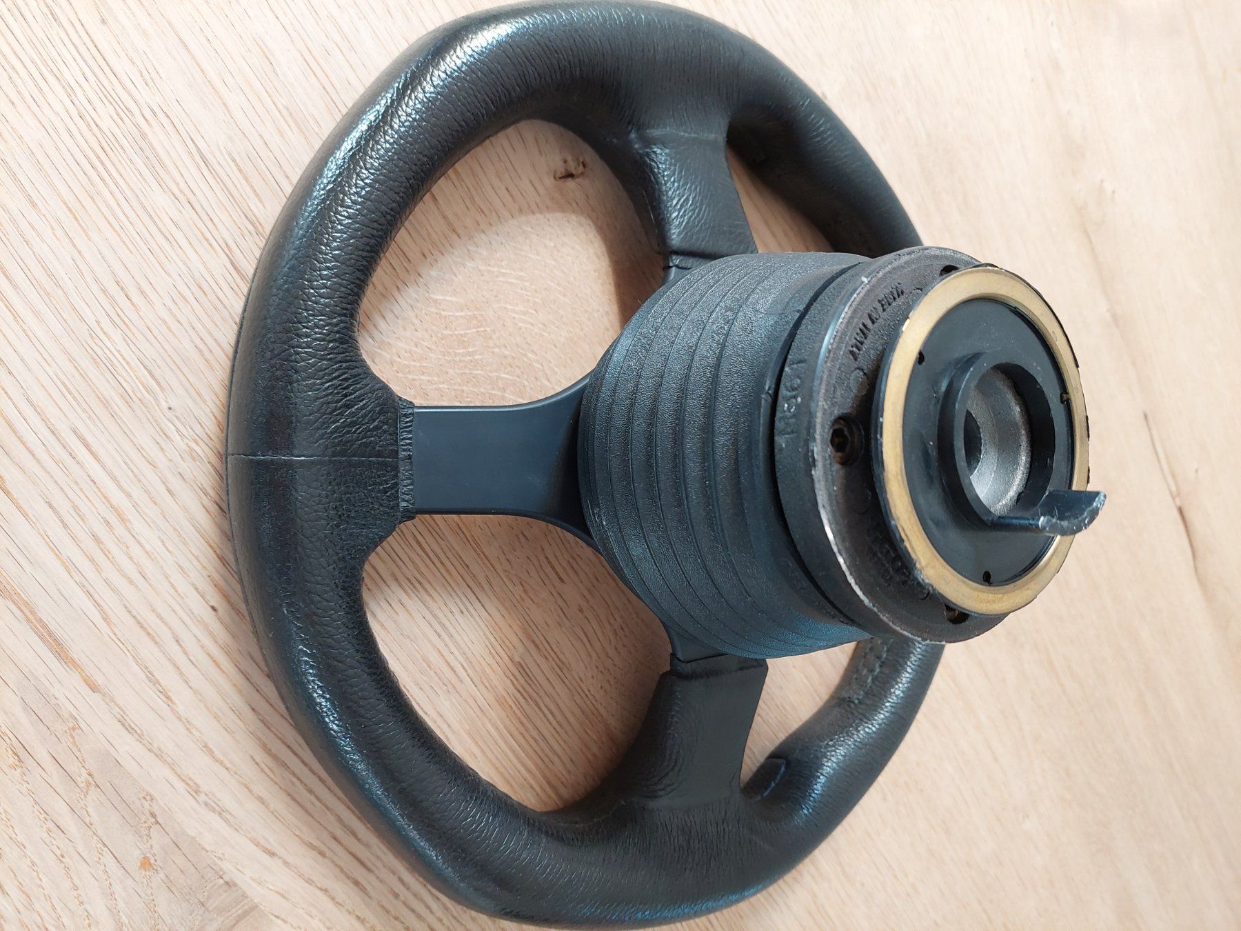 Opel Sonstiges Fahrzeugzubehör: Sportlenkrad mit Nabe 300 mm – Gebraucht aus Weiach von  1