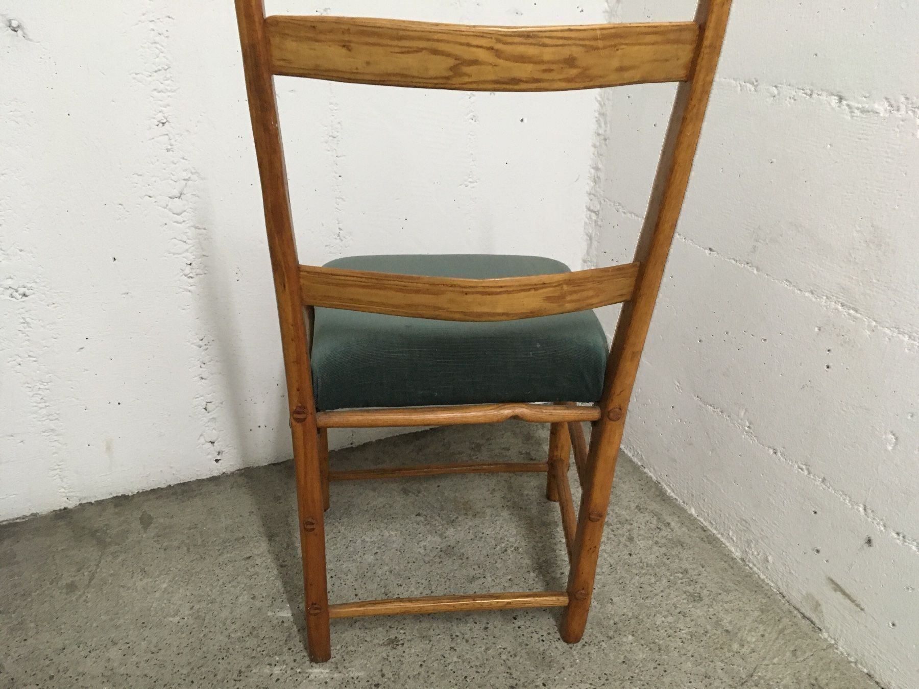 Stühle: Chaise ancienne en bois – Gebraucht aus Vernier von Leandro055 5