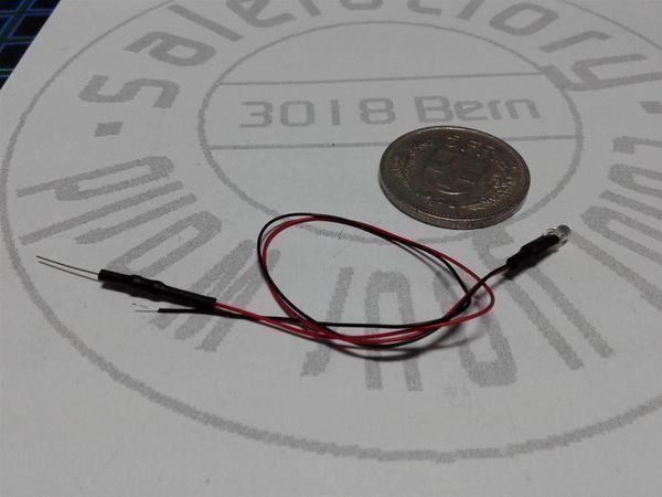 Componenti elettronici: Flacker-LED 3mm klar/grün 12V verkabelt – Nuovo (secondo la descrizione) da Luzern venduto da Salefactory 1