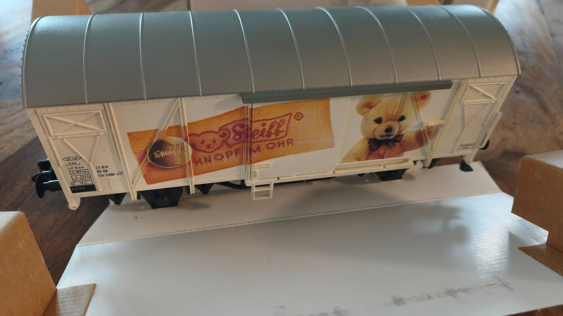 Märklin Modellini di ferrovie: Märklin 5846 Gedeckter Güterwagen Steiff – Usato da Fischbach LU venduto da Winnibaer 4