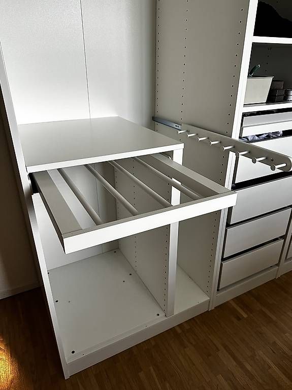 Armoires: IKEA PAX (mittlere Grösse) in Weiss – D'occasion à Lyss par REAL-R 1