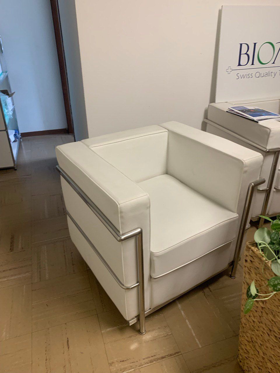 Poltrone: poltrona in similpelle bianca – Usato da Chiasso venduto da cor_5qwh 2