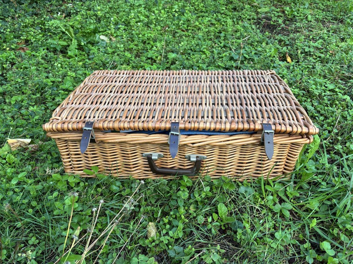Geschirrsets: Picknickkorb – Neu (gemäss Beschreibung) aus Zürich von Blumen027