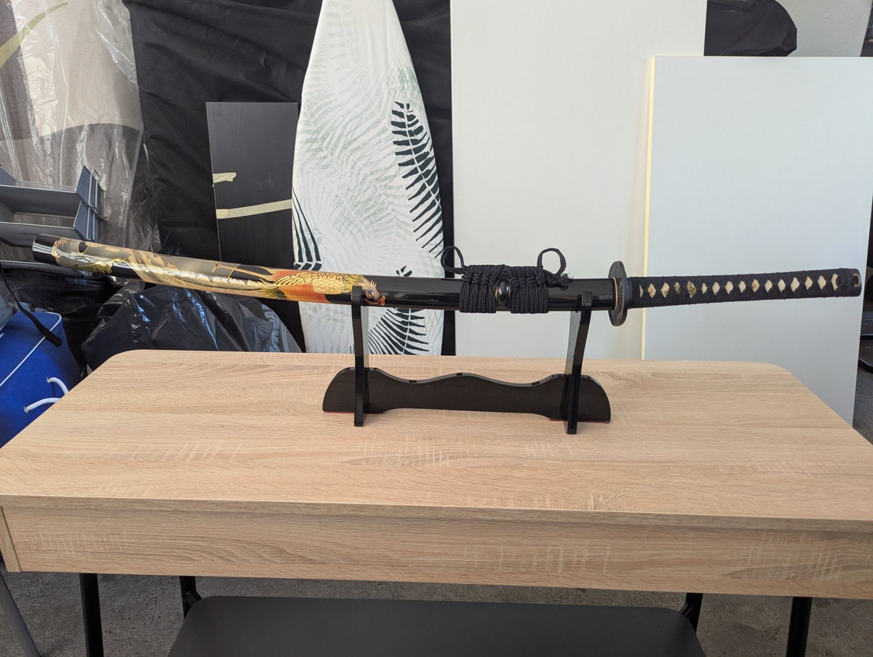 Internationale Kunst: Dekorationsschwert Katana inklusive Ständer – Gebraucht aus Othmarsingen von Pascal.Ha 1
