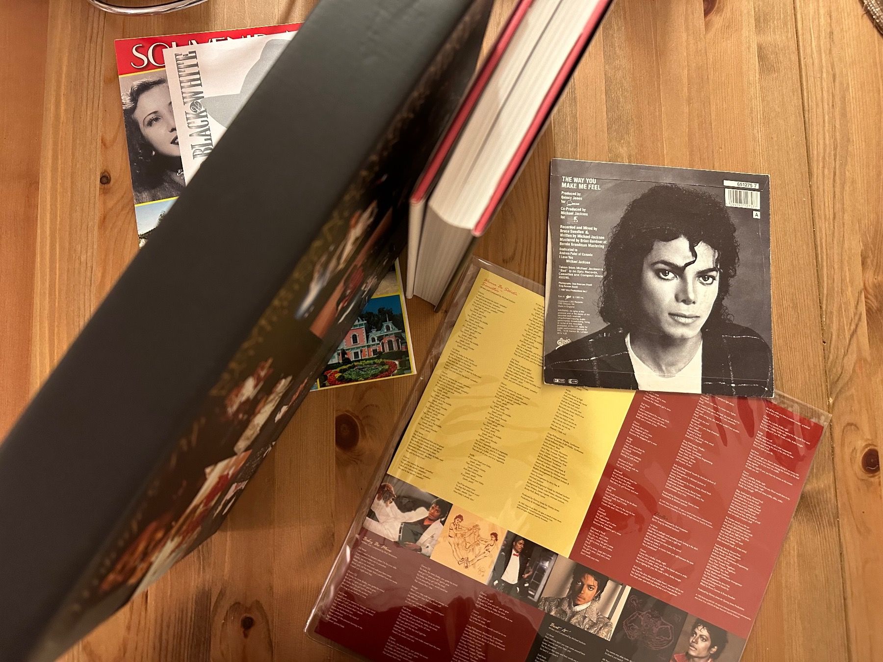 Libri: Michael Jackson Fan Bundle 5 Stück – Nuovo (secondo la descrizione) da Basel venduto da iulia_haul 5