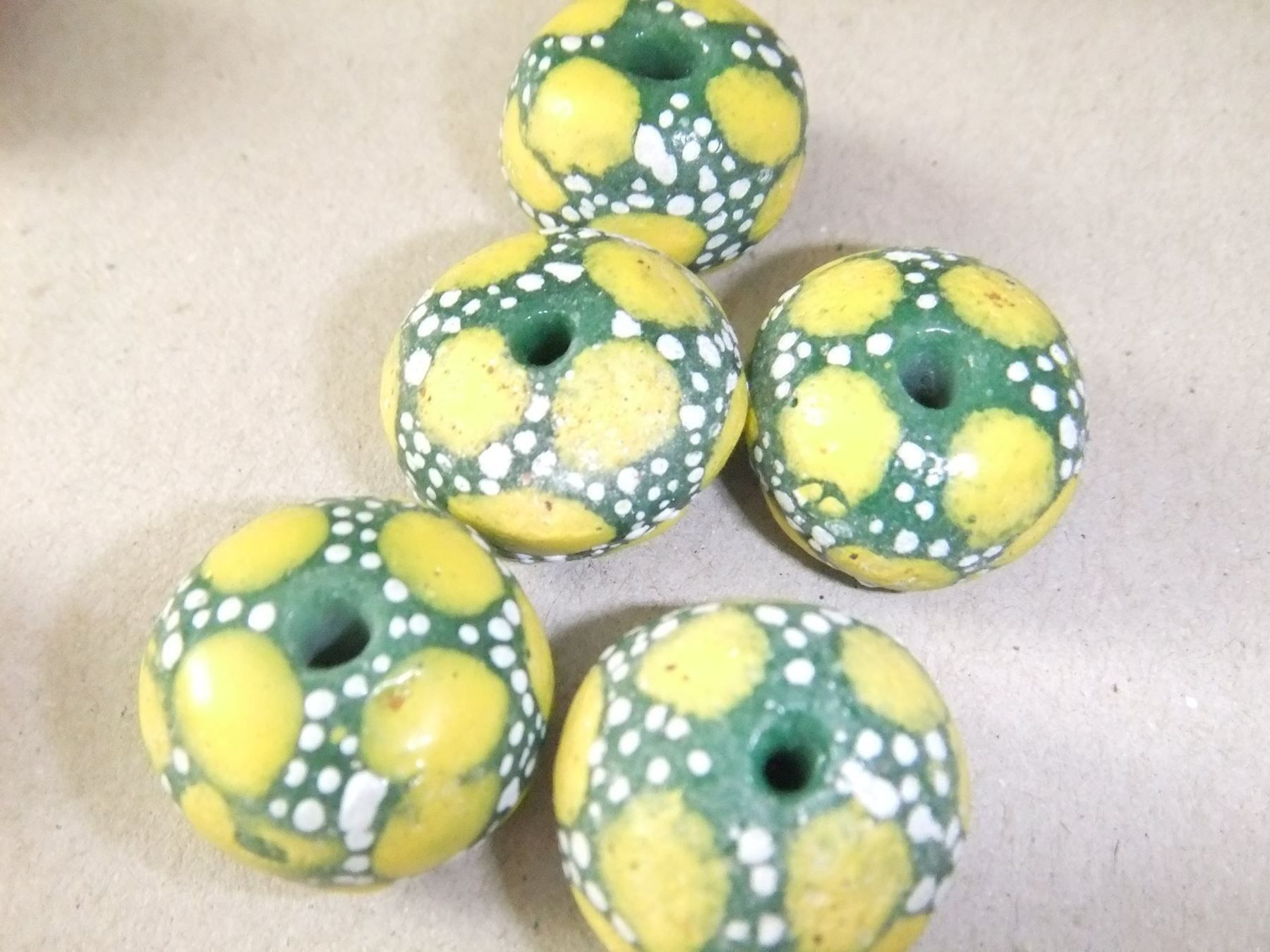 Perle (finte): 48 Beads Millefiori / antike Glasperlen – Usato da Esslingen venduto da eintagammeer 2