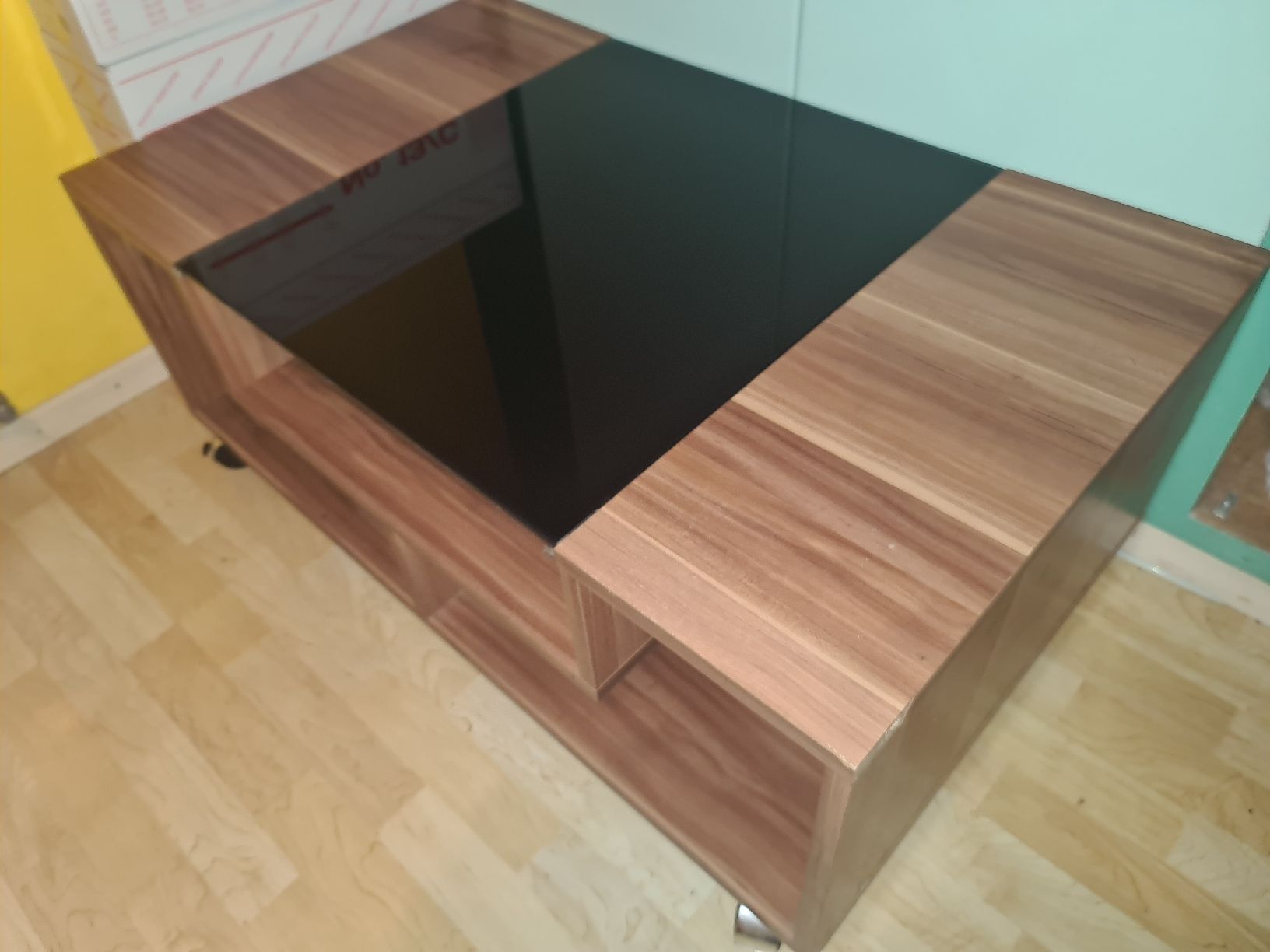 Tables: Wohnzimmer Möbel Couch / Sofa - Tisch mit Glasplatte – D'occasion à Dintikon par Vexi 5