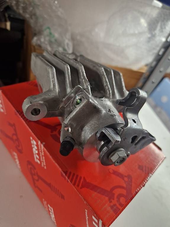 Tutti pezzi di ricambio auto: Bremszange HR Golf IV, Leon, Octavia, Bora – Usato da Mümliswil venduto da Sachs623 1
