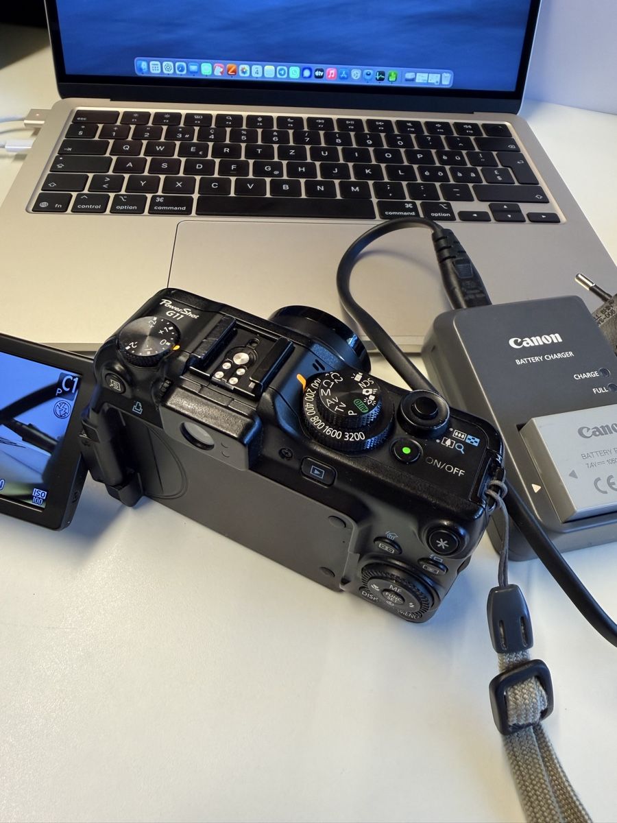 Canon Fotocamera: Canon PowerShot G11 + Original Charger & 2 Batteries – Usato da Zürich venduto da idbronskiy 2