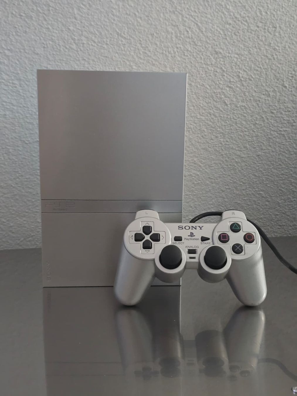 Sony Konsolen: Sony PlayStation 2 Slim Silber – Gebraucht aus Emmen von BieteNurSo