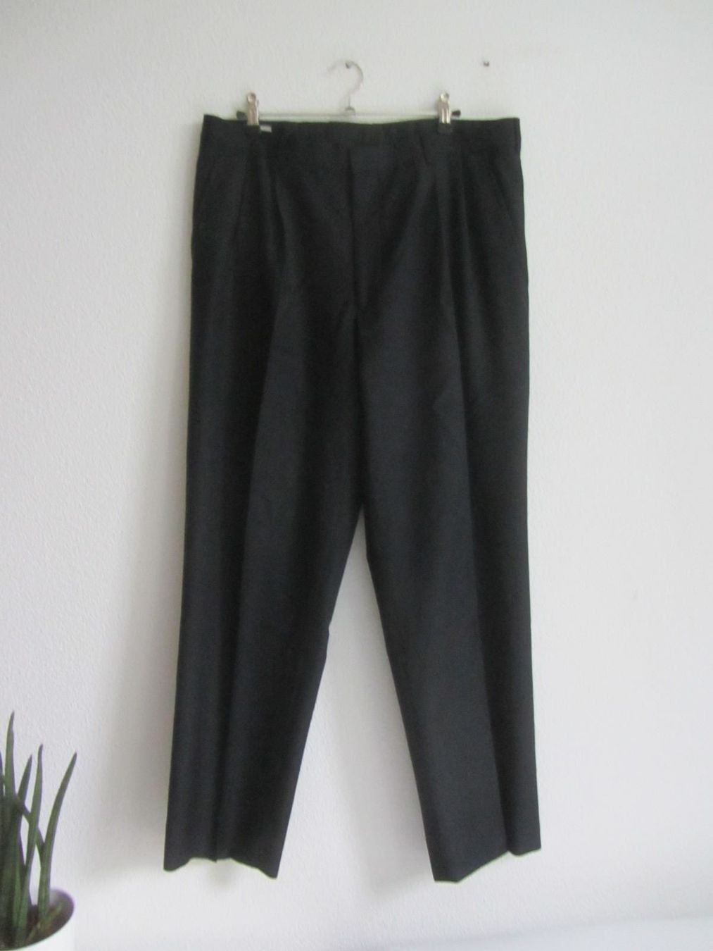 Pantalons: Bundfalten Hose dunkelblau - L – D'occasion à Zürich par Diazaio