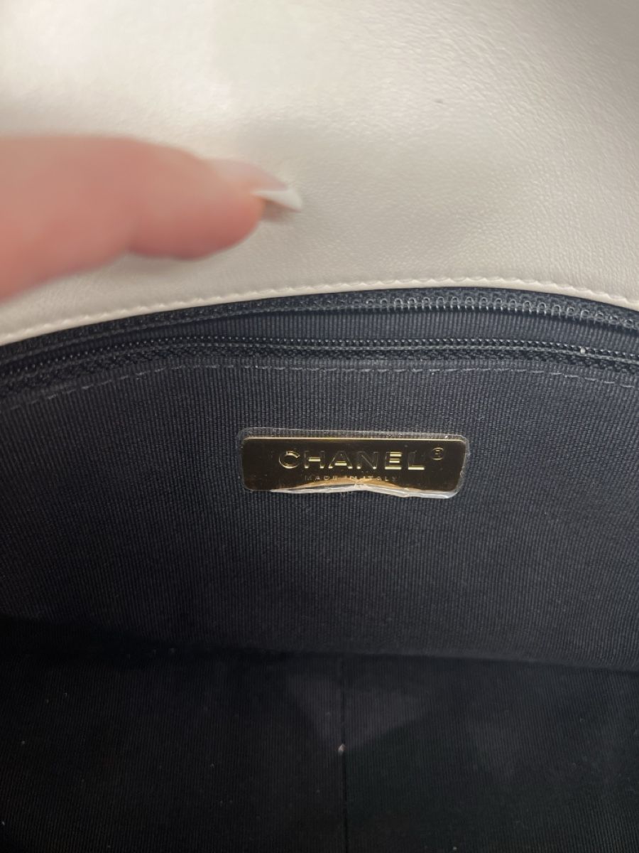 Borse da donna: Chanel 19 – Nuovo e nell'imballaggio originale da Zürich venduto da christina100 5
