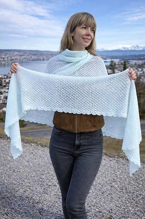 Eleganter handgestrickter Mohair Schal Mint