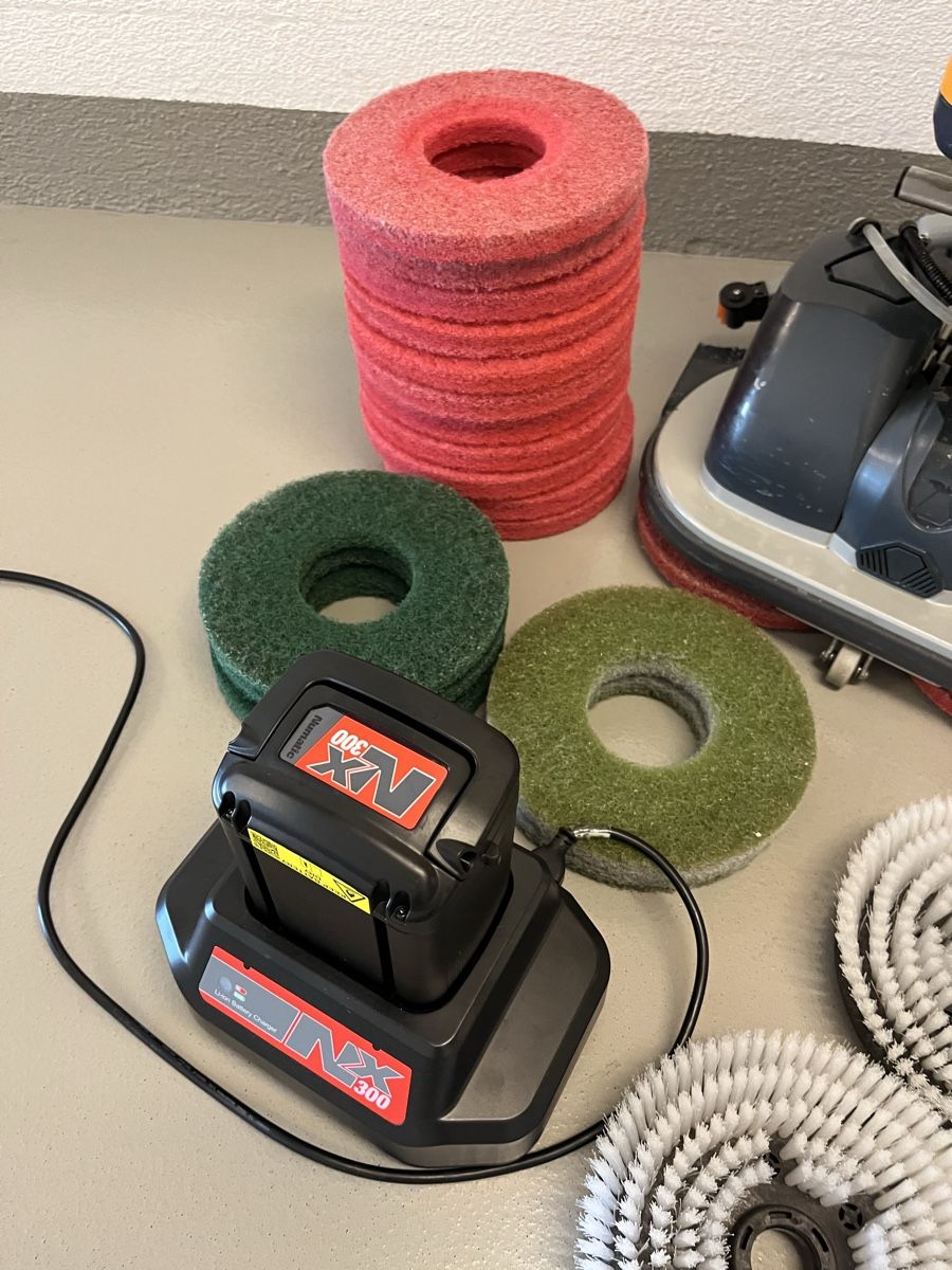 Tutte le macchine:  TASKI Swingo 250 micro mit  defekt – Difettoso da Rüti ZH venduto da Walti0 3