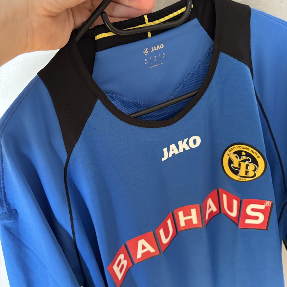 Jako Canottiere & Pantaloni: Bsc Young Boys Trikot Jako – Usato da Winterthur venduto da LaBodega 5