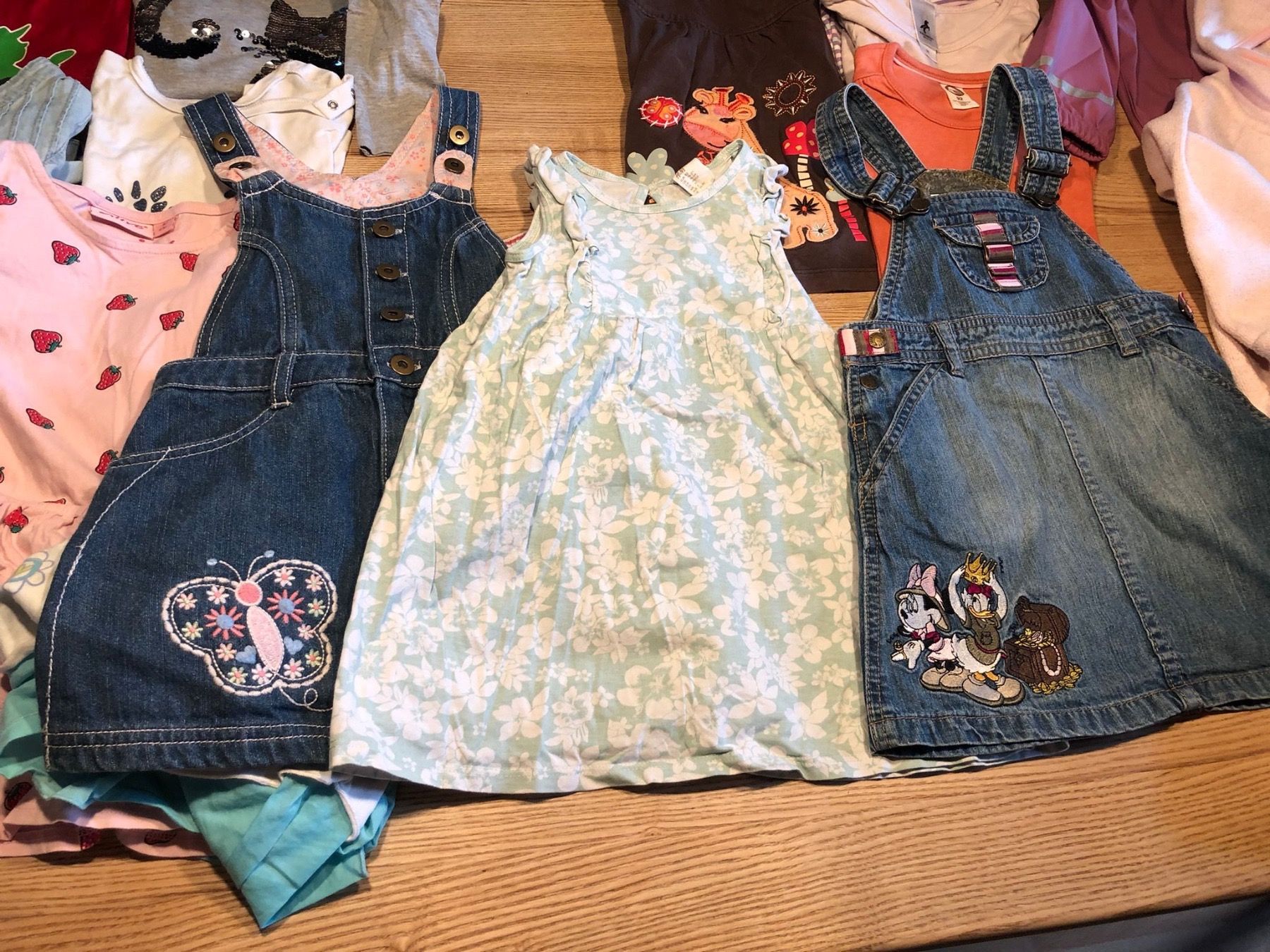 Lotti & Set di vestiti: 30 Teiliges Mädchenpaket Gr. 92 – Usato da Röschenz venduto da Tashroal 8