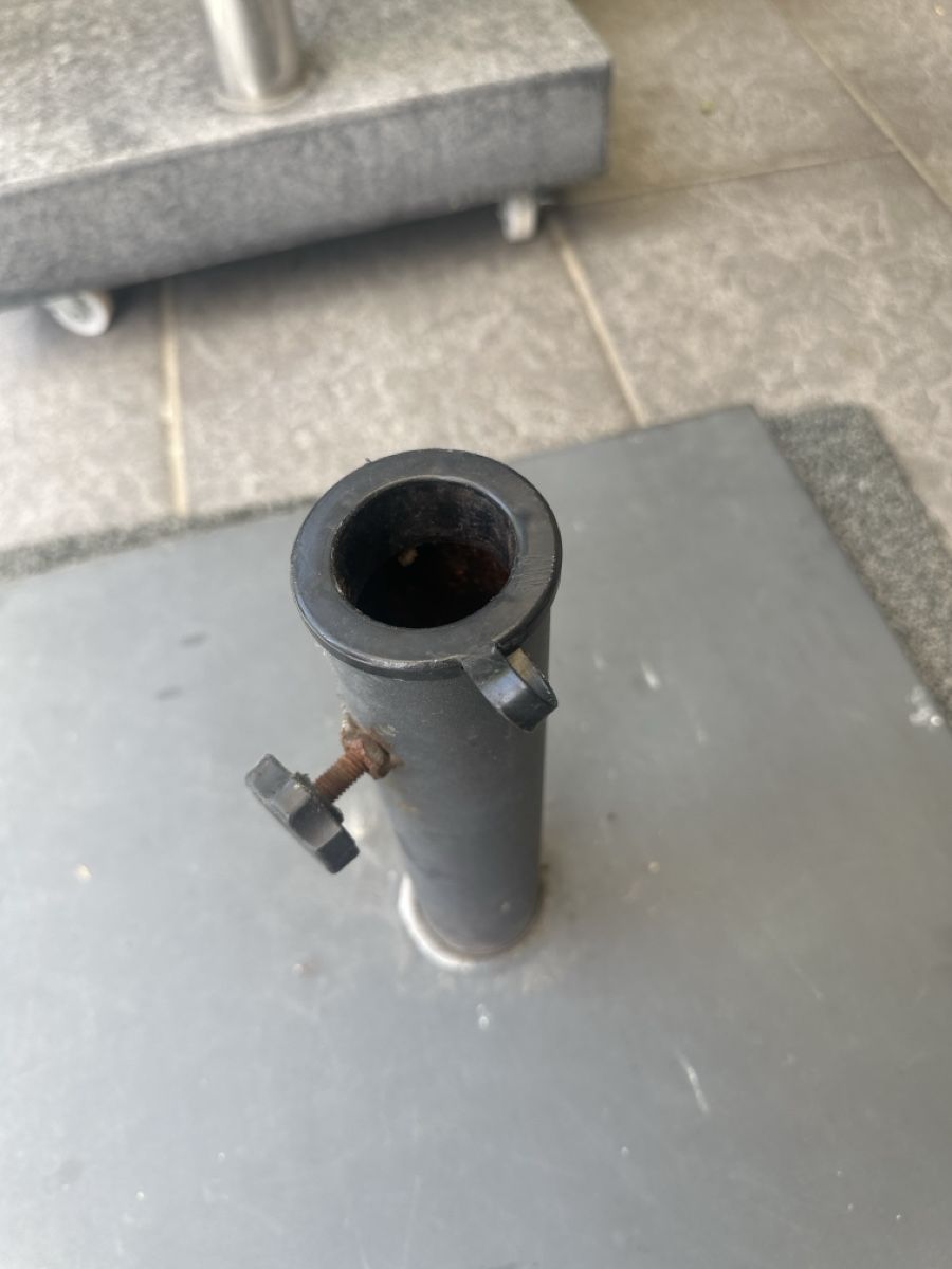Sonstiges: Sonnenschirm Ständer aus Metall – Gebraucht aus Thun von lig_f678 1