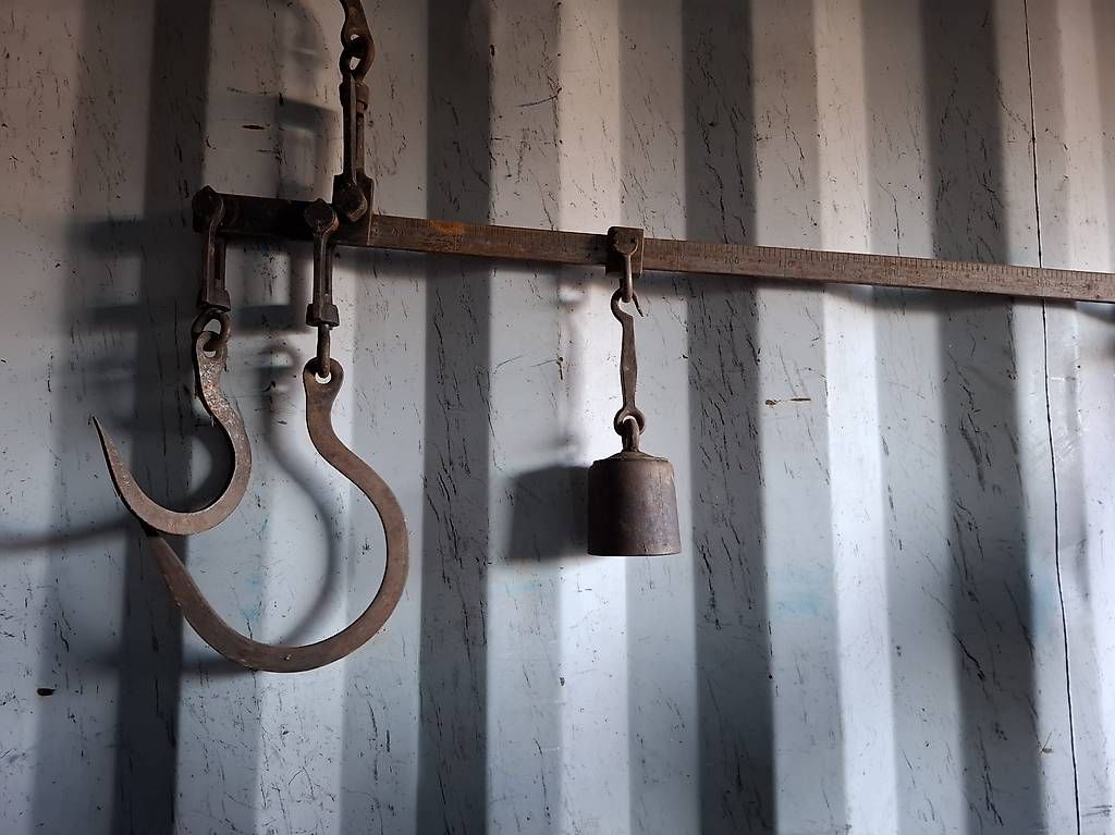 Bilance e pesi: Antike Hängewaage oder Balkenwaage – Usato da St. Gallen venduto da smileforever