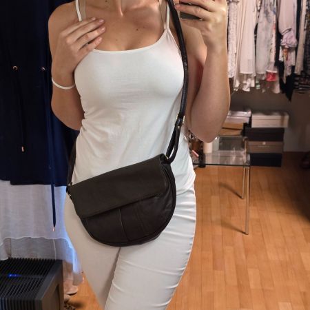 Vintage braune Ledertasche – halbmondförmig