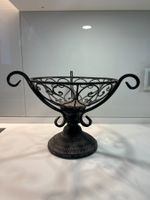 schwarze Schale aus Schmiedeeisen