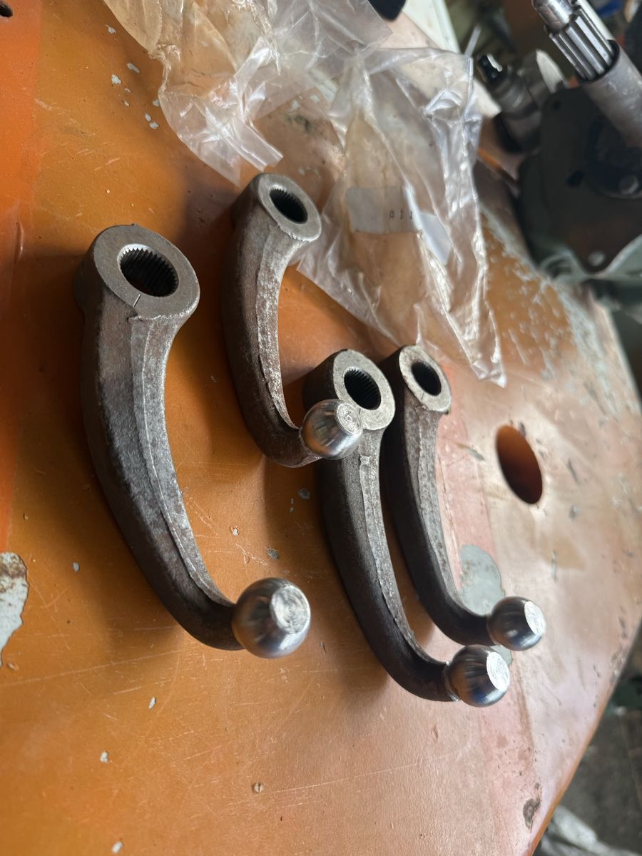 Tutti pezzi di ricambio auto: Jeep Willys Mb Lenkhebel – Nuovo e nell'imballaggio originale da Bennwil venduto da Ford5600t 1