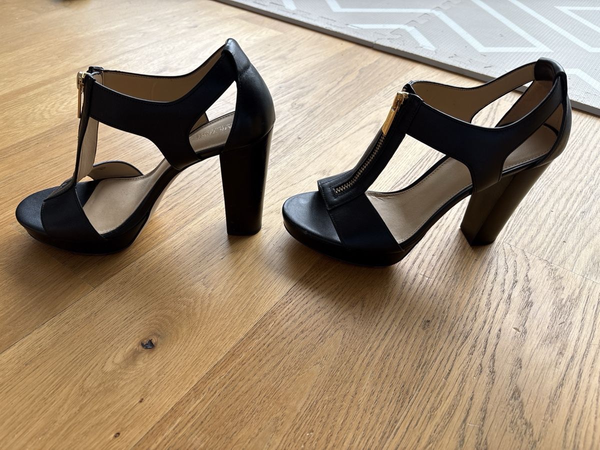 Michael Kors Scarpe da donna: Michael Kors Black Leather Heels - Size 7/ EU size 37 – Usato da Oberengstringen venduto da tal_t5f9 2