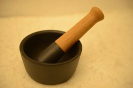 Morsö Mörser aus Gusseisen und Eiche