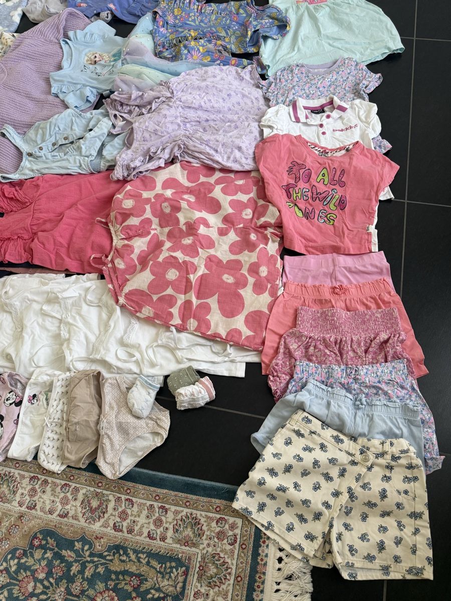 Lotti & Set di vestiti: Mädchen Kleiderpaket Gr 104 – Nuovo (secondo la descrizione) da Rothrist venduto da ruz_j7lf 3