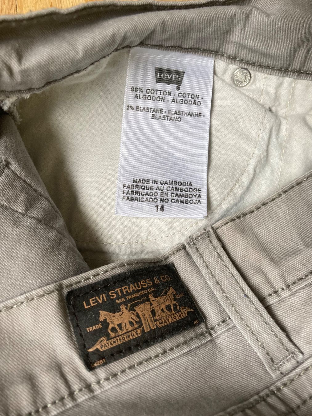 Levi's Jeans: LEVIS Jeans 512 grau Slimming straight US 14 42 NEU BW Elast – Nuovo (secondo la descrizione) da Binningen venduto da Kaila61 3