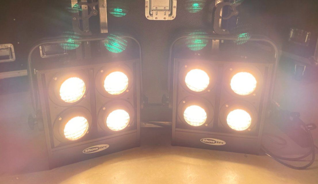 Showtec Lampade: Showtec Audience Blinder 4-fach – Usato da Maienfeld venduto da LehnerAkustikAG 1