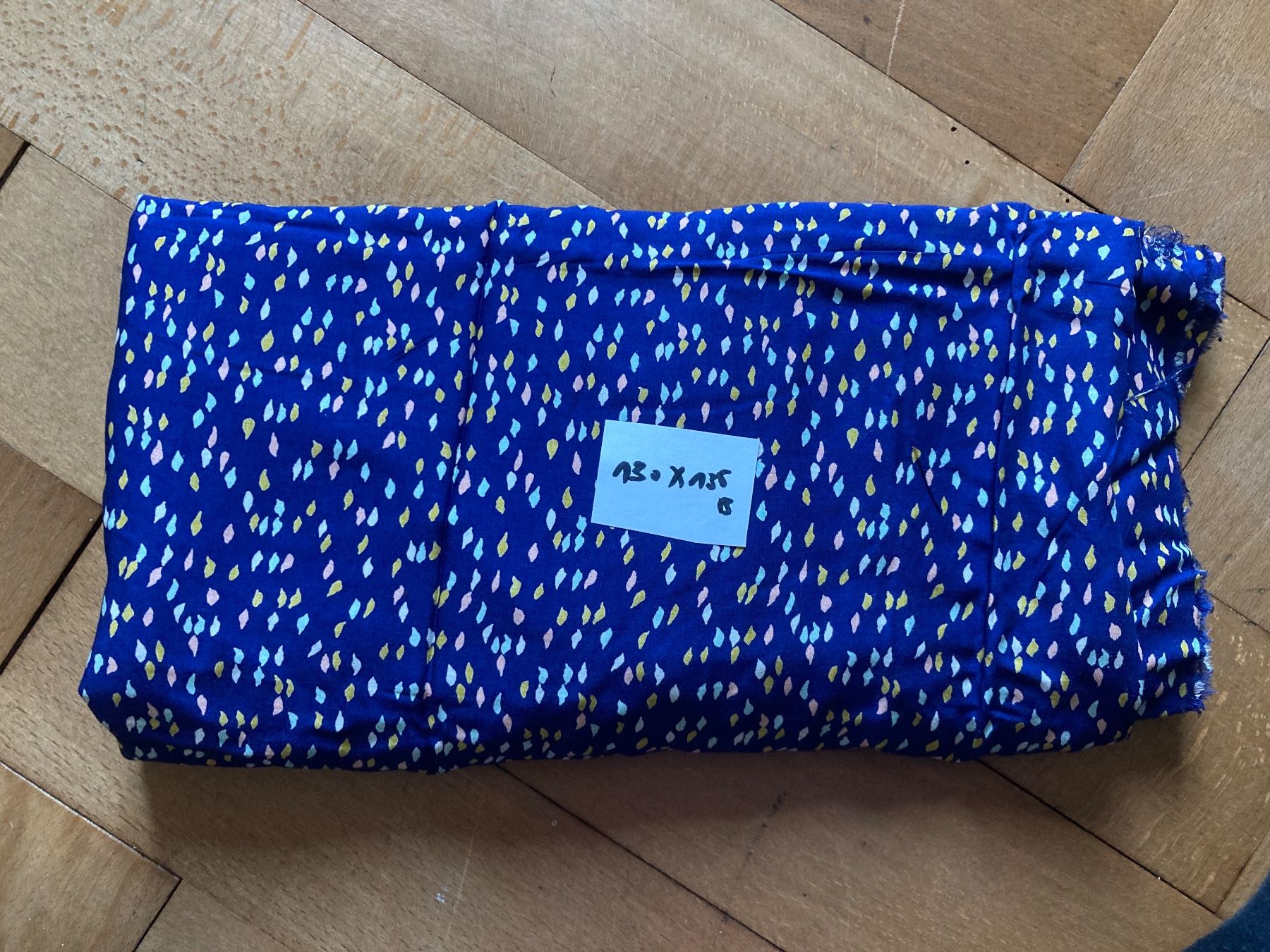 Tessuti: Viskose Stoff, blau mit Muster, 130 x 135 cm – Nuovo (secondo la descrizione) da Luzern venduto da nisssa