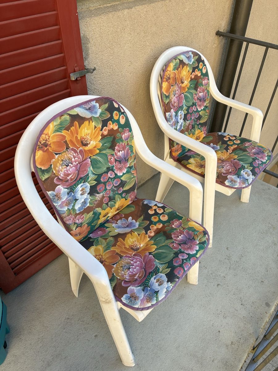Chaises: 2 Plastik Gartenstühle  – D'occasion à Bern par wisemagpie 1