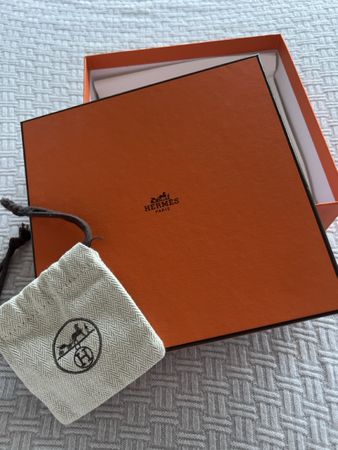 Hermès Schachtel mit Beutel-Luxus im Sommer-Look 48 Zeichen